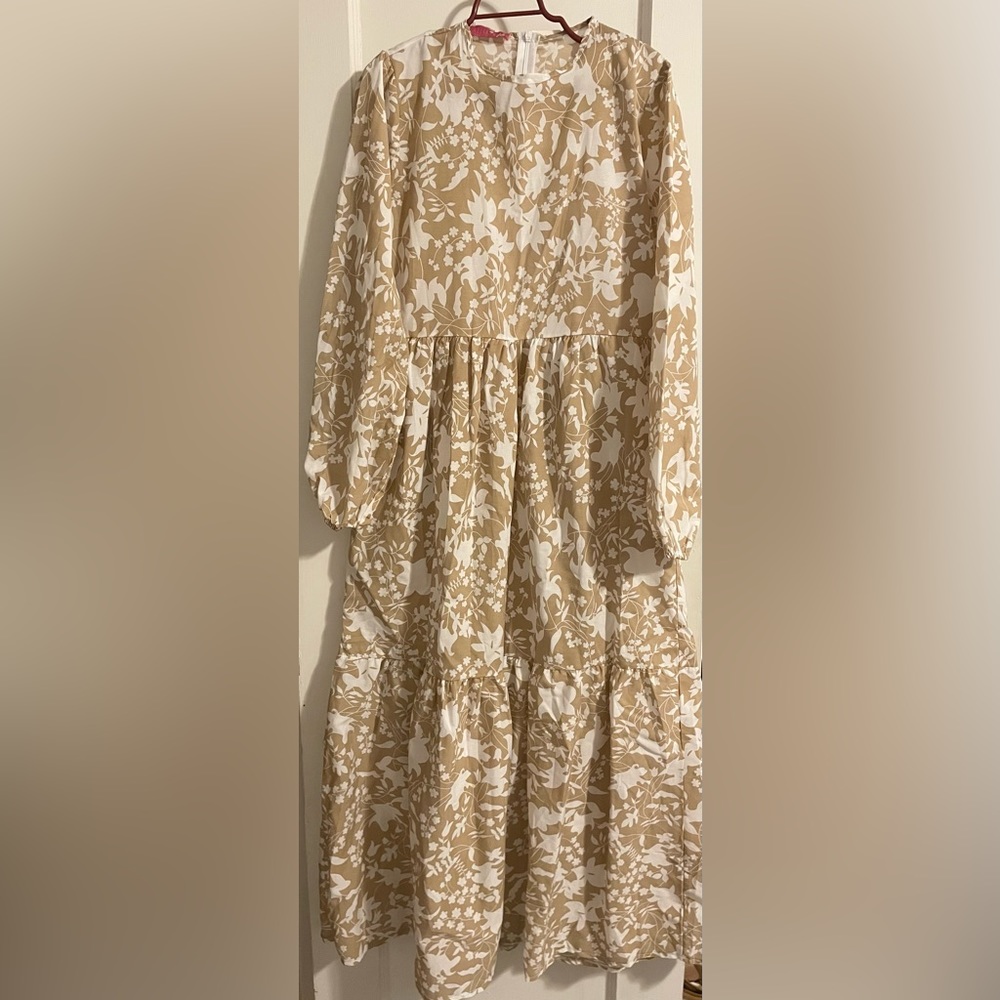Moda Pinhan cute fashionable beige/tan flower print dress
